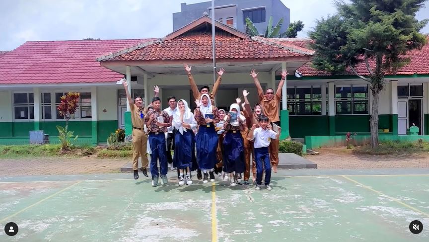 Tim Gerakan Literasi Sekolah SMPN 2 Kertasari